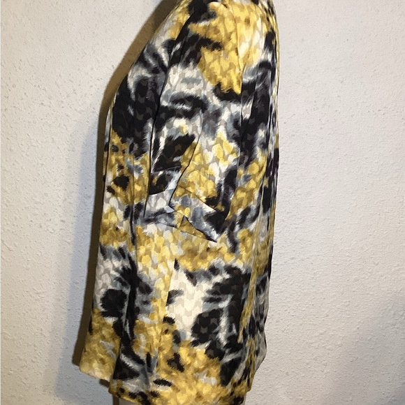 St. John short sleeve silk blouse size medium - Picture 4 of 11